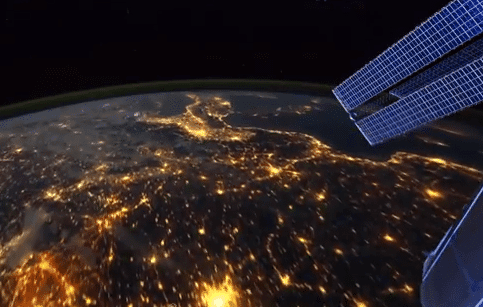 فيديو مذهل : شاهد كوكب الأرض من الفضاء الخارجي كما لو كنت تحلق فوقه مباشرة 2