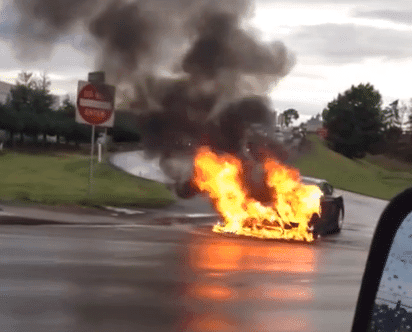 حريق بإحدي سيارات تسلا موتورز يتسبب في تضرر سمعتها 14