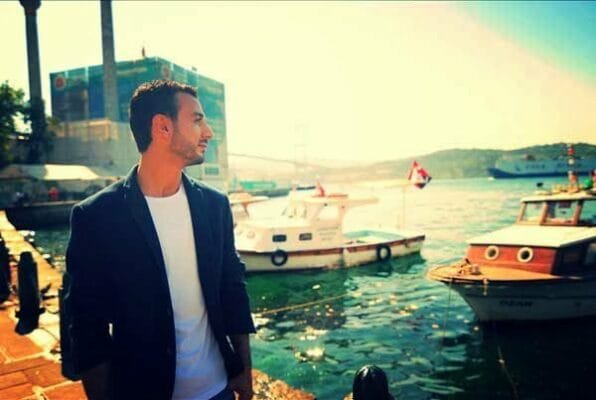 مجلة رؤى تلتقي بالفنان أنور حسام في ساعة صراحة 26