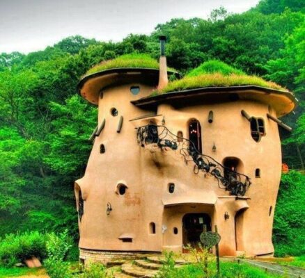 كيف تبني بيتاً رائعاً من أكياس الرمل أو الطين و الأسلاك الشائكة ! 2