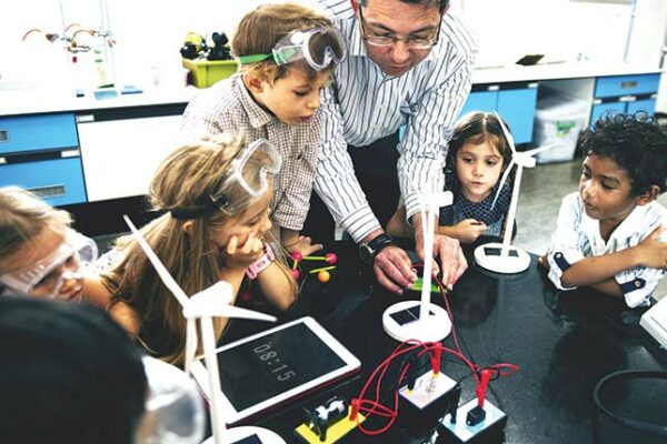 مساحات الصناع Makers Spaces : فرصة ثمينة لتعليم أكثر إبداعاً ! 8