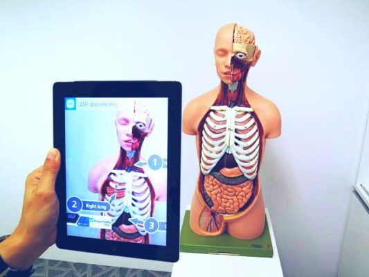 ما هي تقنية الواقع المعزز وما أهم استخداماتها؟ 6